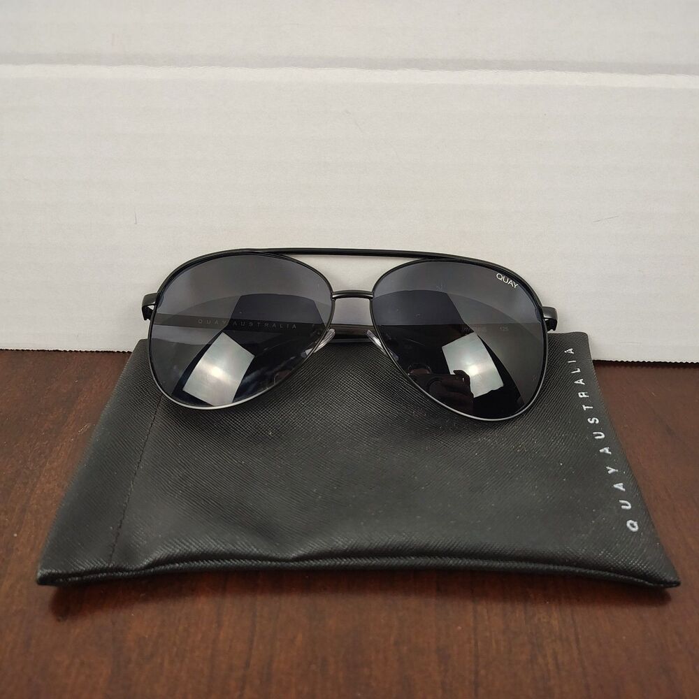 Quay Australia Vivienne Black Oversized Aviator Sunglasses With Case
